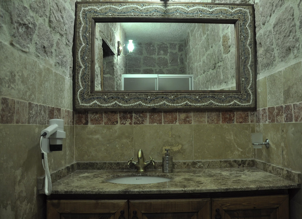 Suit & Family Room Detail 28