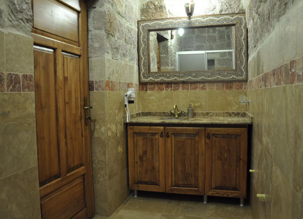 Suit & Family Room Detail 29